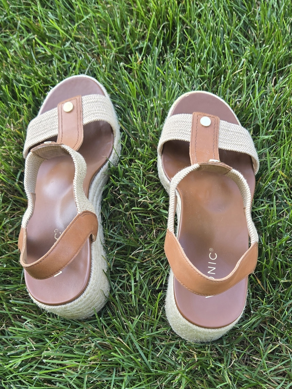 Vionic Calera Brown and Beige T-Strap Slingback Wedge Sandals! - Picture 4 of 7